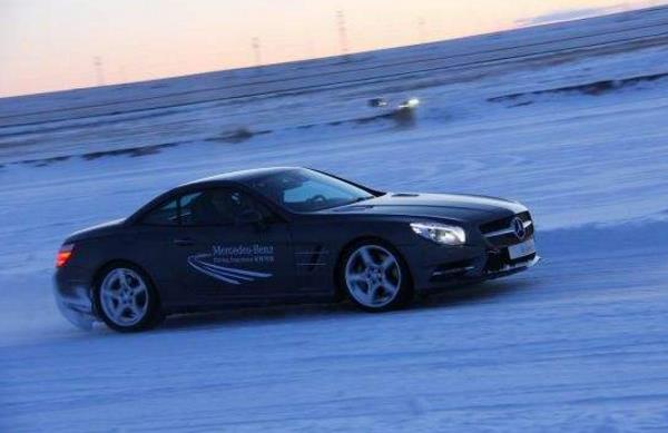 冰雪路面行車(chē)安全