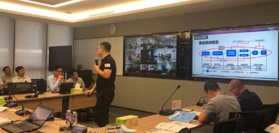 戚銳老師的課堂現(xiàn)場，大家在認真汲取課堂知識